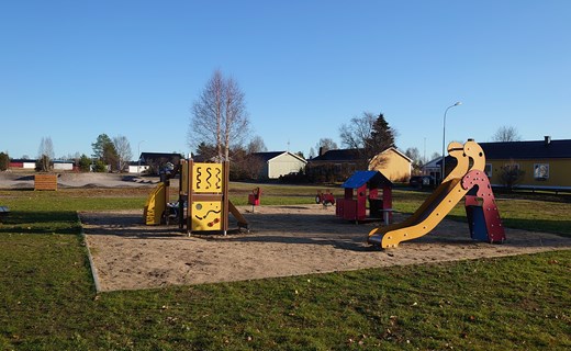 Lekpark för mindre barn i Nystadsparken.